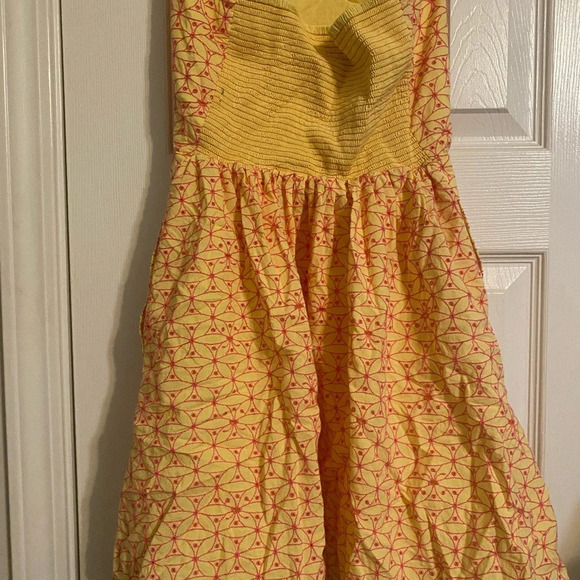 Lilly Pulitzer Felicity Starfruit Yellow Fly Away
Eyelet Strapless Dress - Picture 6 of 10